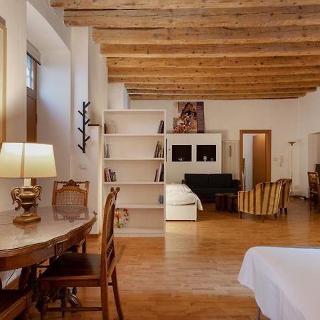 Zola, Charme E Vista Nel Cuore Di Trieste Luaran gambar