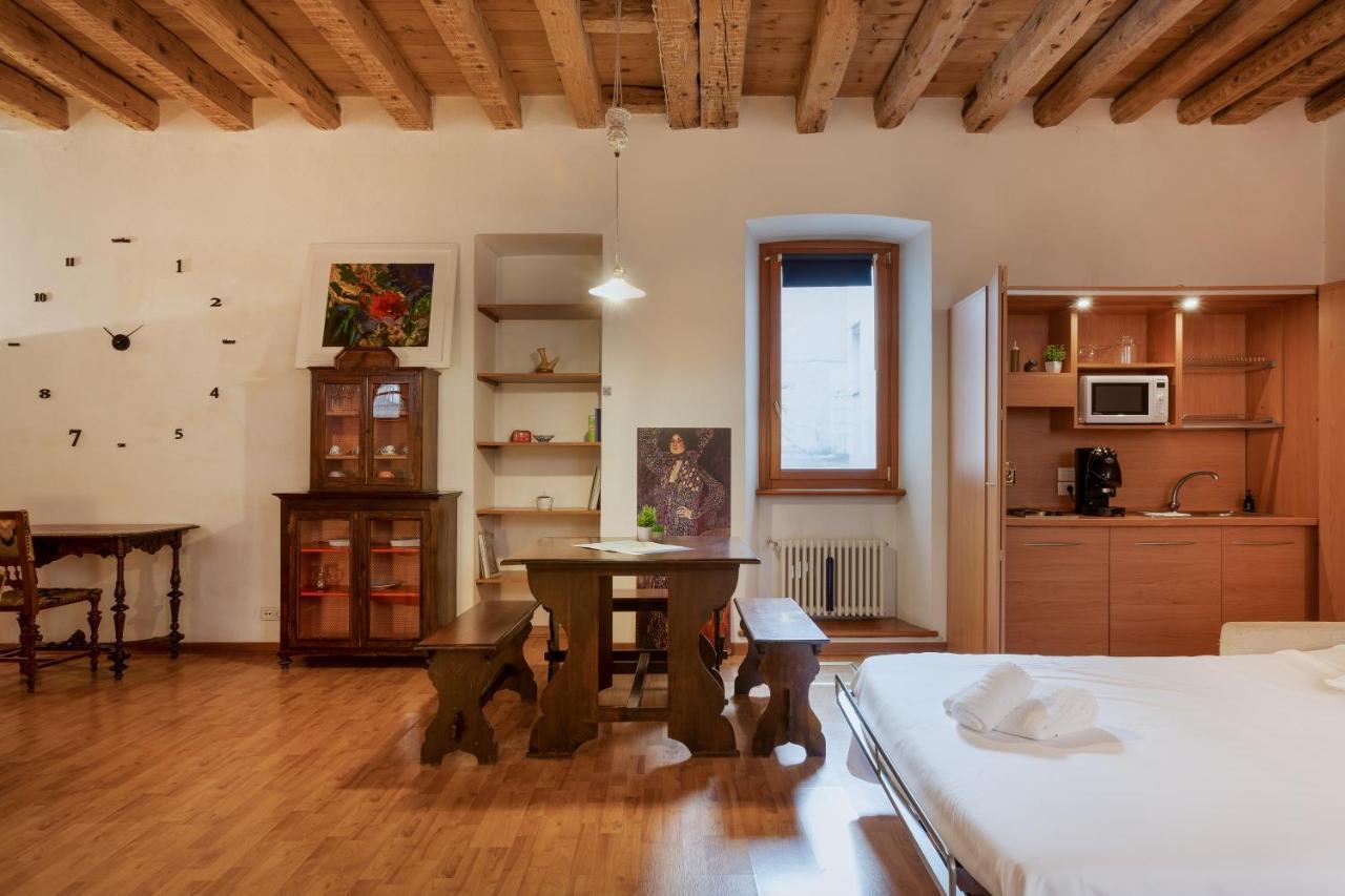 Zola, Charme E Vista Nel Cuore Di Trieste Luaran gambar