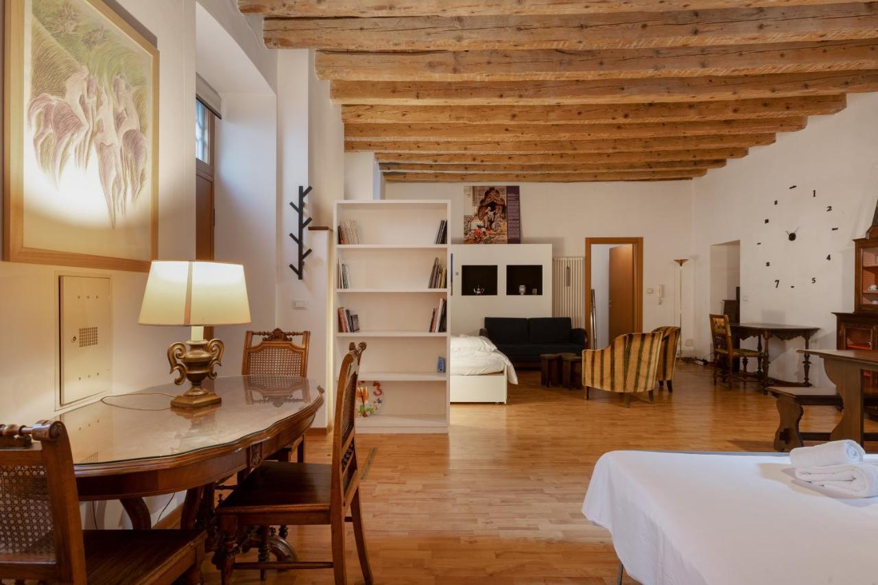 Zola, Charme E Vista Nel Cuore Di Trieste Luaran gambar